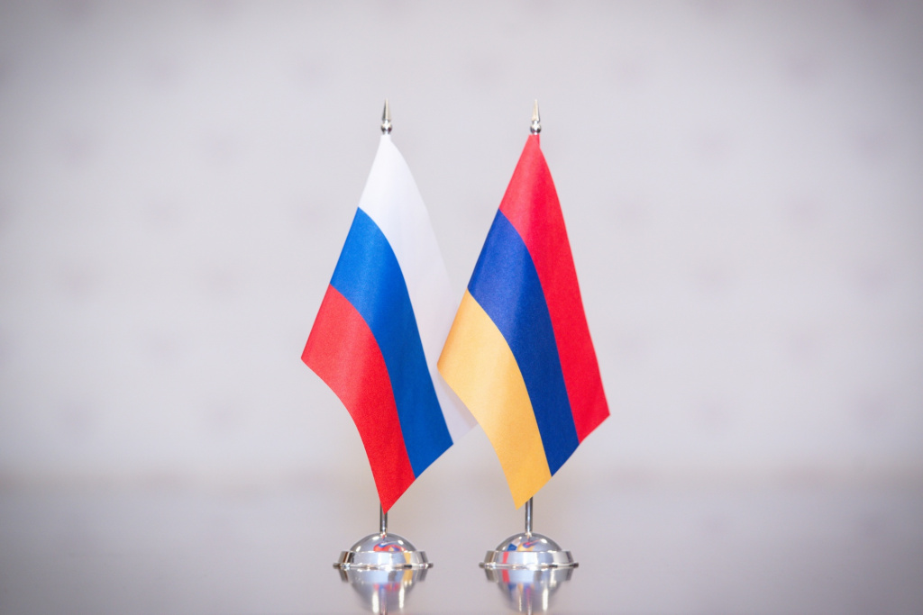 Фото: пресс-служба Минпросвещения России / edu.gov.ru / фрагмент (CC BY 4.0)###https://edu.gov.ru/press/7959/v-erevane-sostoyalos-zasedanie-mezhpravitelstvennoy-komissii-po-ekonomicheskomu-sotrudnichestvu-mezhdu-rossiyskoy-federaciey-i-respublikoy-armeniya/ Фото: пресс-служба Минпросвещения России / edu.gov.ru / фрагмент (CC BY 4.0)###https://edu.gov.ru/press/7959/v-erevane-sostoyalos-zasedanie-mezhpravitelstvennoy-komissii-po-ekonomicheskomu-sotrudnichestvu-mezhdu-rossiyskoy-federaciey-i-respublikoy-armeniya/