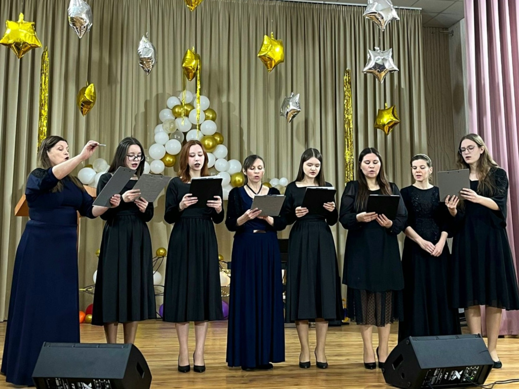 08.12.2025, Новополоцкий политехнический колледж, вокальный ансамбль музыкального колледжа.jpg