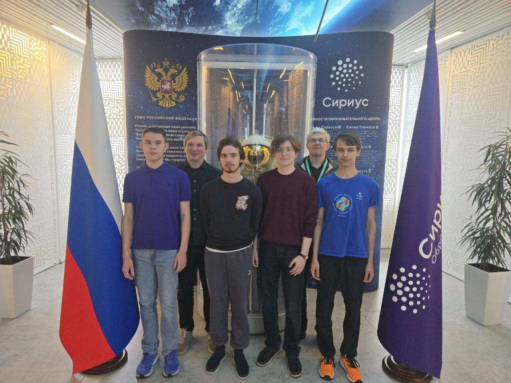 Фото: пресс-служба Минпросвещения России / edu.gov.ru (CC BY 4.0)###https://edu.gov.ru/press/11128/rossiyskie-shkolniki-zavoevali-2-zolotye-i-2-serebryanye-medali-17-y-mezhdunarodnoy-olimpiady-romanian-master-of-mathematics/
