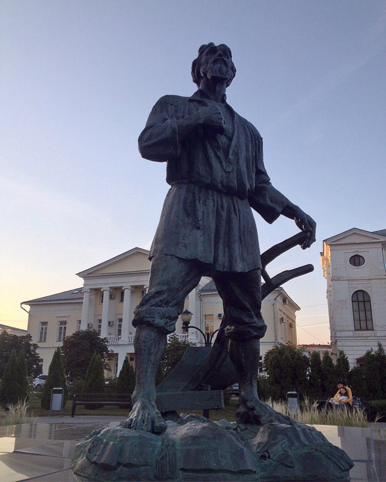Монумент Тамбовскому Мужику. Фото: wikipedia.org###https://ru.wikipedia.org/wiki/%D0%A2%D0%B0%D0%BC%D0%B1%D0%BE%D0%B2