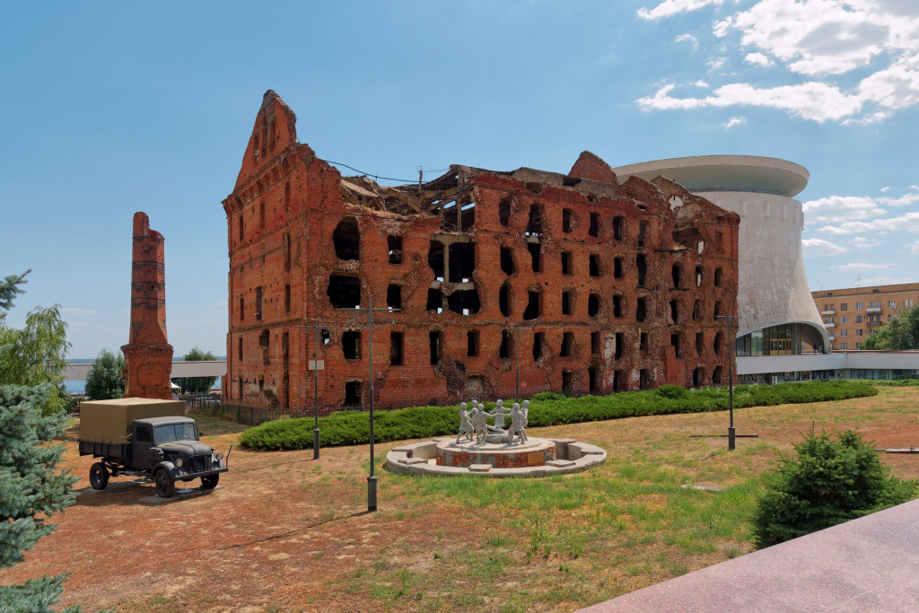 Музей-заповедник «Сталинградская битва». Волгоград. Фото: Alexxx1979 / ru.ruwiki.ru (CC BY-SA 4.0)###https://ru.ruwiki.ru/wiki/%D0%A4%D0%B0%D0%B9%D0%BB:Volgograd._Memorial_museum-panorama_%22The_Battle_of_Stalingrad%22_P8050091_2200.jpg
