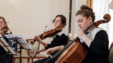 Концерт «Струнное трио в темноте». Фото: Дом Гоголя###https://www.domgogolya.ru/recital/19740/?ysclid=mapfden0ko735572033#