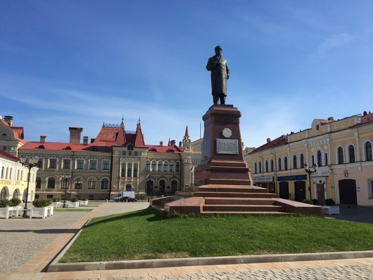 Памятник В. И. Ленину в Рыбинске. Фото автора
