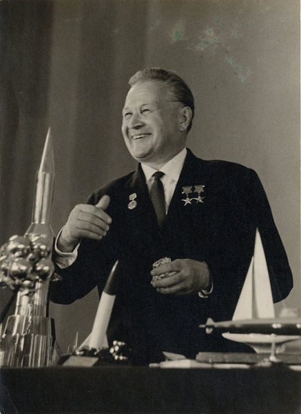 Фото: История.РФ###https://histrf.ru/teacher/istoriya-rossii-1945-god-nachalo-xxi-veka/razvitie-nauki-obrazovaniya-zdra...