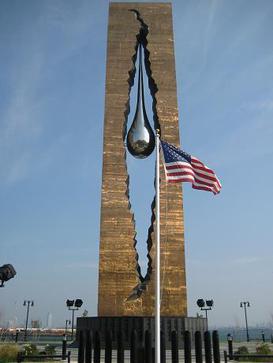 Монумент «Слеза скорби», США. Фото: wikipedia.org###https://ru.wikipedia.org/wiki/%D0%A1%D0%BB%D0%B5%D0%B7%D0%B0_%D1%81%D0%BA%D0%BE%D1%80%D0%B1%D0%B8#/m....