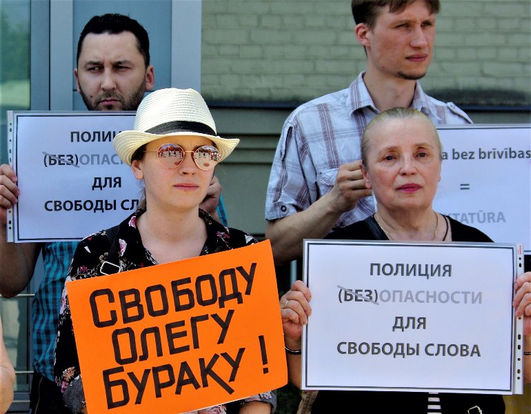 Митинг в защиту Олега Бурака