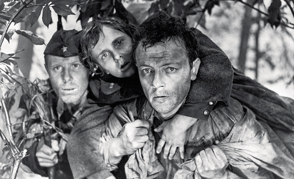Фото: кадр из фильма «Живые и мёртвые» (1963) Фото: кадр из фильма «Живые и мёртвые» (1963)
