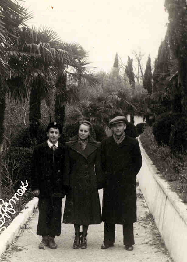 Ю. И. Сорокин (справа) и Т. В. Тюрьмина (в замужестве Сорокина, 1934-2024)