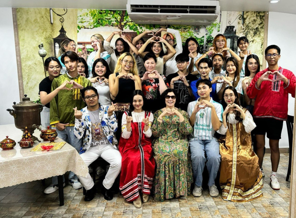 Ольга Жилина со своими студентами