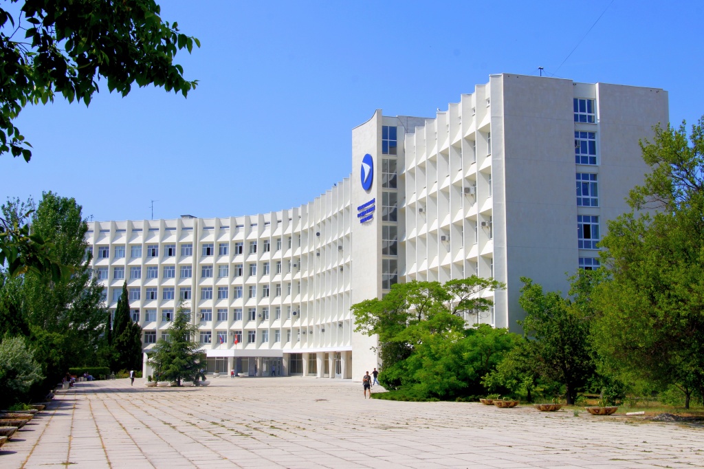 Фото: Севастопольский государственный университет / Rybiybunt / ru.wikipedia.org (CC BY-SA 4.0)###https://ru.wikipedia.org/wiki/%D0%A1%D0%B5%D0%B2%D0%B0%D1%81%D1%82%D0%BE%D0%BF%D0%BE%D0%BB%D1%8C%D1%81%D0%BA%D0%B8%D0%B9_%D0%B3%D0%BE%D1%81%D1%83%D0%B4%D0%B0%D1%80%D1%81%D1%82%D0%B2%D0%B5%D0%BD%D0%BD%D1%8B%D0%B9_%D1%83%D0%BD%D0%B8%D0%B2%D0%B5%D1%80%D1%81%D0%B8%D1%82%D0%B5%D1%82#/media/%D0%A4%D0%B0%D0%B9%D0%BB:SevSu.jpg