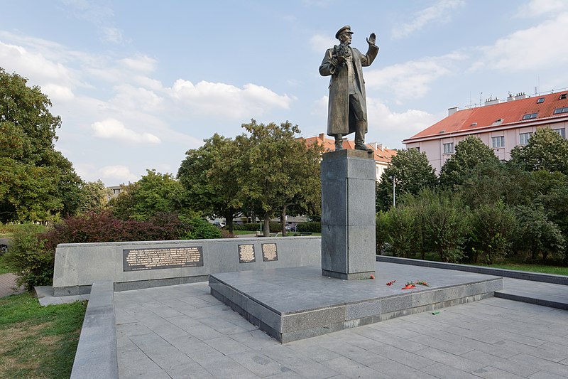 Памятник И. С. Коневу в Праге (Бубенеч, Чехия). Демонтирован в 2020 году. Фото: Gampe / ru.wikipedia.org (CC BY-SA 4.0)###https://ru.wikipedia.org/wiki/Конев,_Иван_Степанович#/media/Файл:Konev_Monument_in_Bubeneč_(6181).jpg