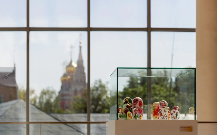 Фото: Пётр Девятериков / culture.gov.ru###https://culture.gov.ru/press/news/kraski_mira_v_tretyakovskoy_galeree_predstavleno_poryadka_100_rabot_diplomatov_iz_stran_azii_afriki_/