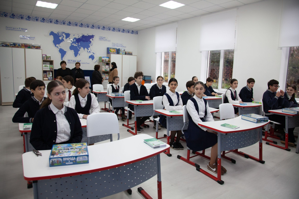 Фото: edu.gov.ru (CC BY 4.0)###https://edu.gov.ru/press/10807/pri-podderzhke-minprosvescheniya-rossii-v-shkolah-abhazii-poyavilis-15-klassov-russkogo-yazyka-i-literatury/ Фото: пресс-служба фонда «Моя история» / edu.gov.ru (CC BY 4.0)###https://edu.gov.ru/press/10807/pri-podderzhke-minprosvescheniya-rossii-v-shkolah-abhazii-poyavilis-15-klassov-russkogo-yazyka-i-literatury/