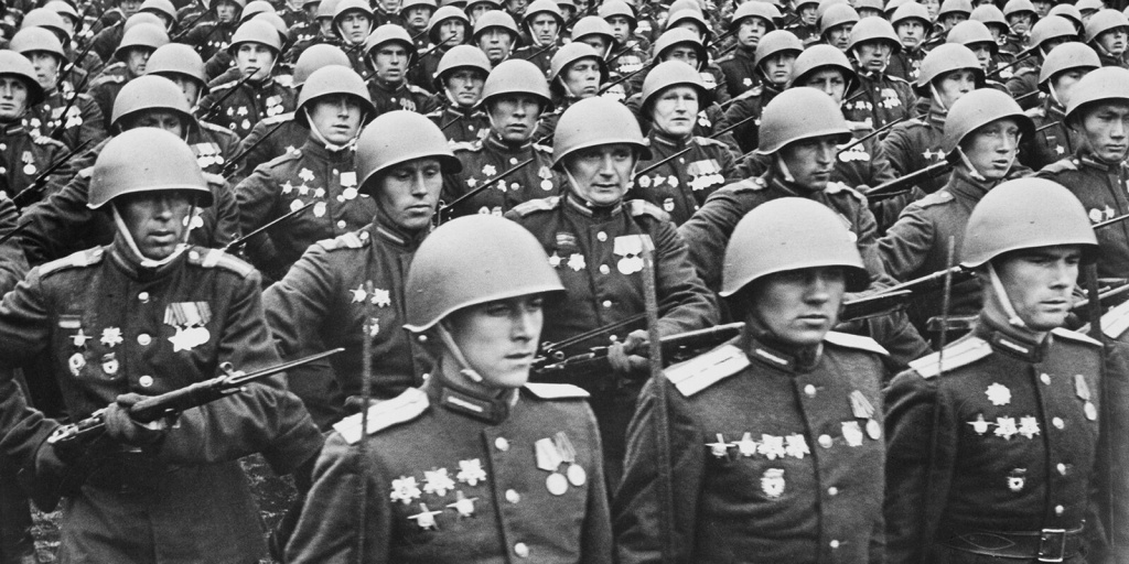 Фото: Парад Победы. Фото И. Шагина. 24 июня 1945 года. Главархив Москвы / mos.ru (CC BY 4.0)###https://www.mos.ru/mayor/themes/1299/7162050/
