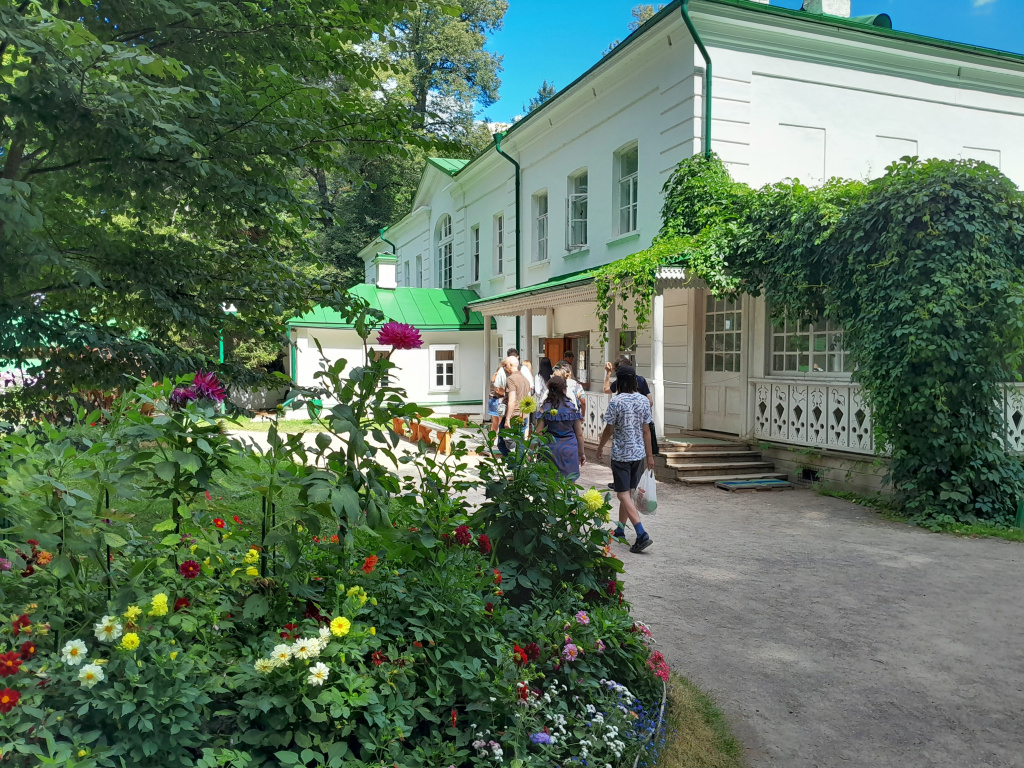 В Ясной Поляне. Фото Сергея Виноградова