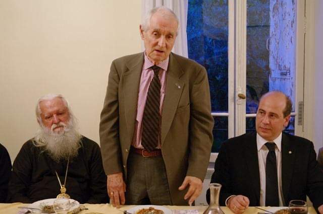 Внук адмирала Колчака на ужине Союза потомков галлиполийцев (стоит), справа от него – Алексей Григорьев