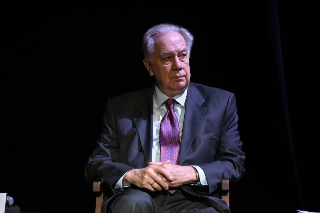 Александр Соколов