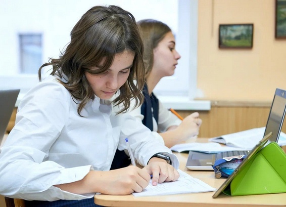Фото: пресс-служба Минпросвещения России / edu.gov.ru (CC BY 4.0)###https://edu.gov.ru/press/3553/itogovoe-sochinenie-dlya-odinnadcatiklassnikov-sostoitsya-15-aprelya/ Фото: пресс-служба Минпросвещения России / edu.gov.ru (CC BY 4.0)###https://edu.gov.ru/press/3553/itogovoe-sochinenie-dlya-odinnadcatiklassnikov-sostoitsya-15-aprelya/
