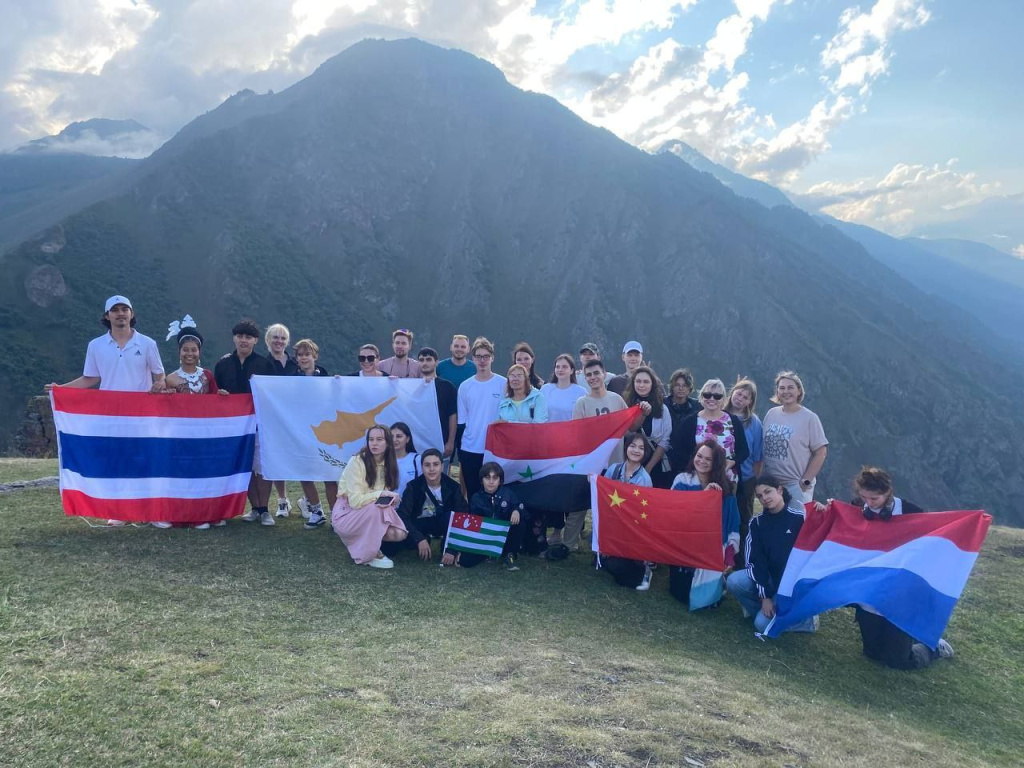 Участники проекта «Здравствуй, Россия!» в горах Северной Осетии