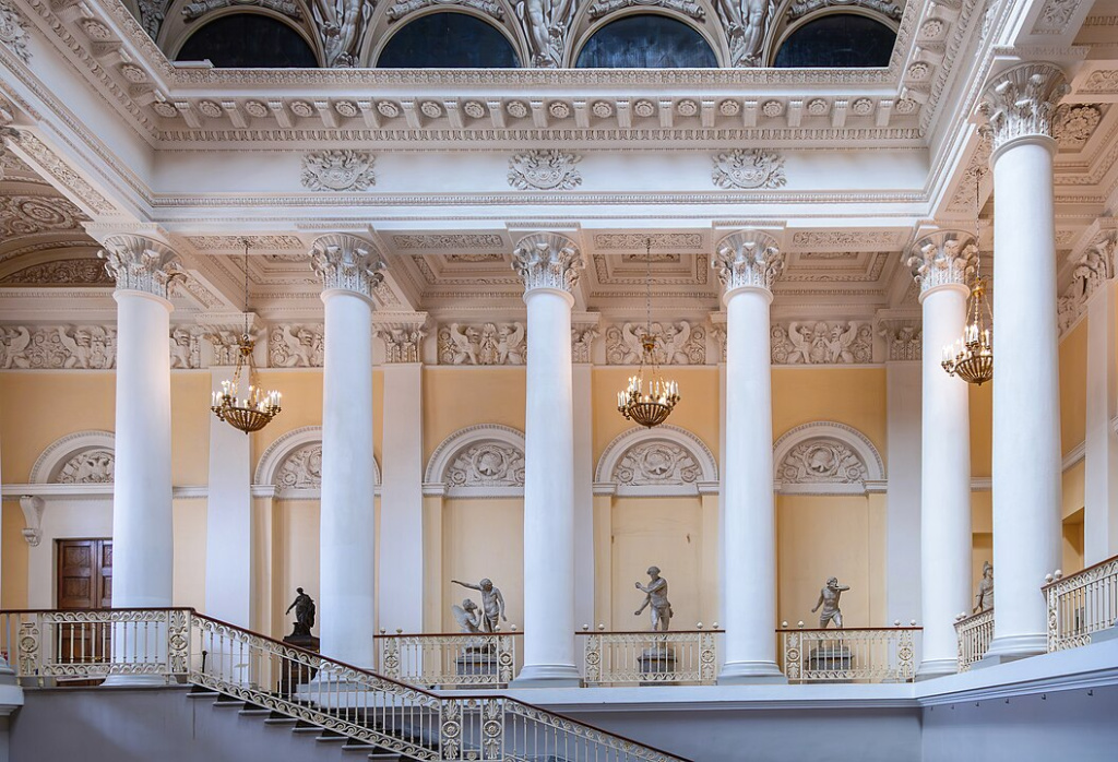 Парадный вестибюль Михайловского дворца. Фото: wikipedia.org###https://ru.wikipedia.org/wiki/%D0%97%D0%B4%D0%B0%D0%BD%D0%B8%D0%B5_%D0%90%D0%BB%D0%B5%D0%BA%D1%81%D0%B0%D0%BD%D0%B4%D1%80%D0%B8%D0%BD%D1%81%D0%BA%D0%BE%D0%B3%D0%BE_%D1%82%D0%B5%D0%B0%D1%82%D1%80%D0%B0