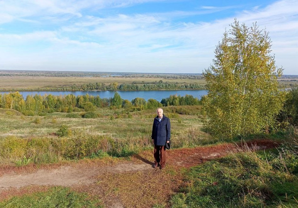 Низар Канаан на родине Сергея Есенина в с. Константиново Рязанской обл. Фото предоставлено Низаром Канааном 