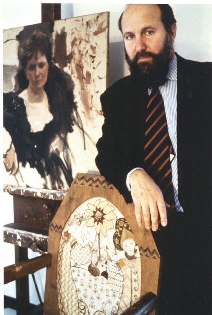 Р. Герра на фоне портрета М. К. Тенишевой