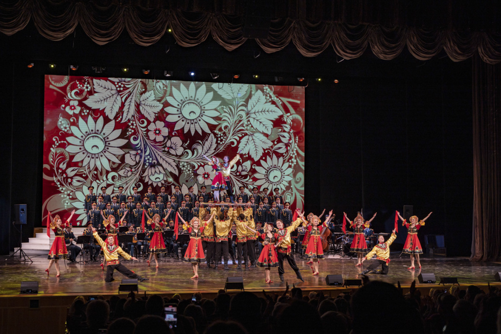 :   ###https://redarmychorus.mil.ru/upload/site185/document_images/DSC08699-1200.jpg
