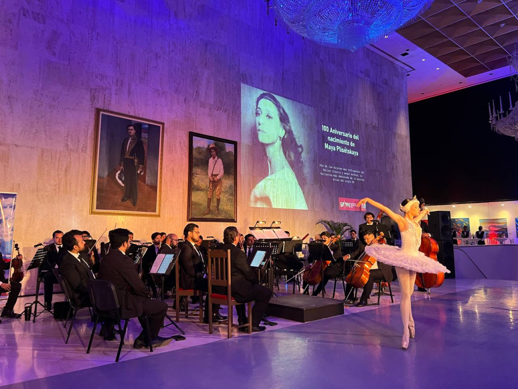 Фото: Русский дом в Никарагуа###https://nicaragua.rs.gov.ru/news/k-100-letiyu-m-pliseczkoj-v-naczionalnom-teatre-im-rubena-dario/