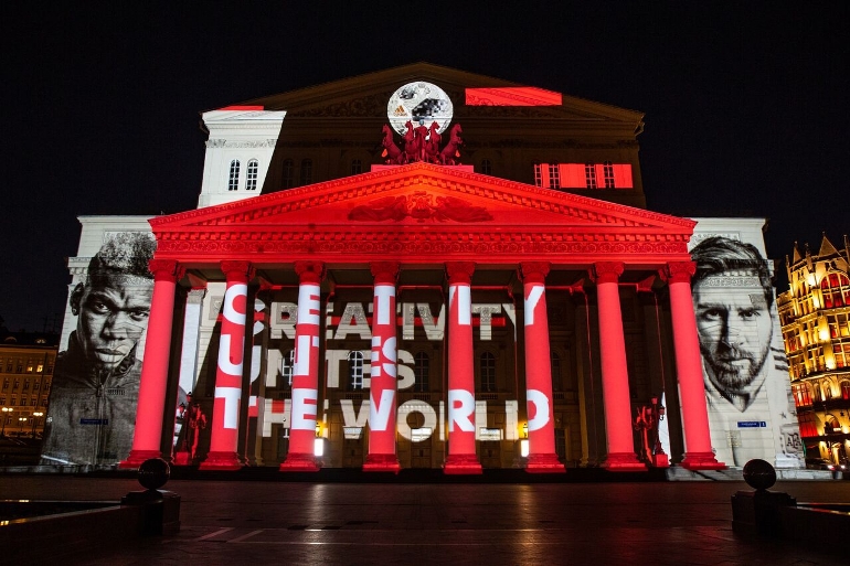 Подсветка Большого театра к первенству мира по футболу. Фото: sostav.ru    