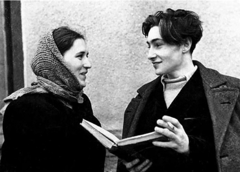 Нонна Мордюкова и Вячеслав Тихонов. Кадр из фильма «Молодая гвардия»