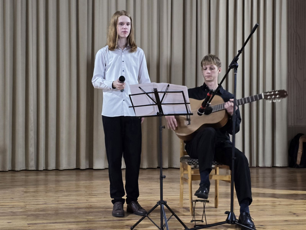 10.11.2025, Новополоцкий политехнический колледж, исполнение романса.jpg