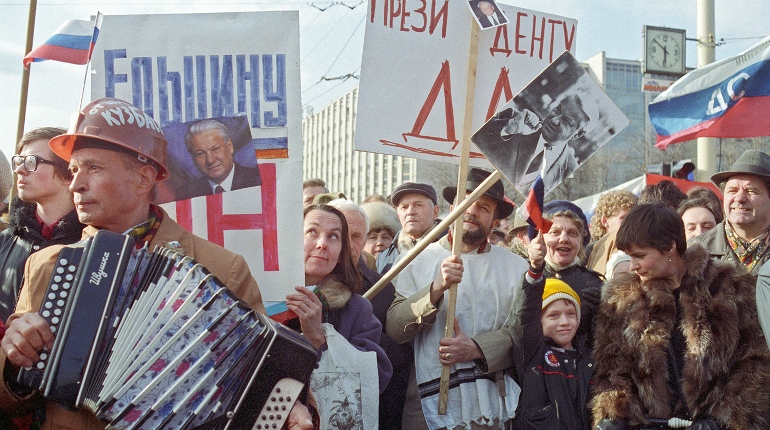 Митинг в поддержку Ельцина. Фото: zen.yandex.ru