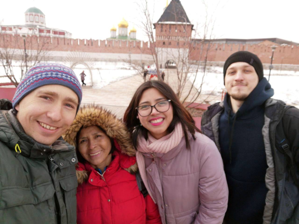 Кристаль из Перу с мамой и российскими друзьями