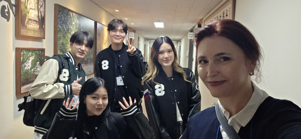 Екатерина Попова со своими студентами