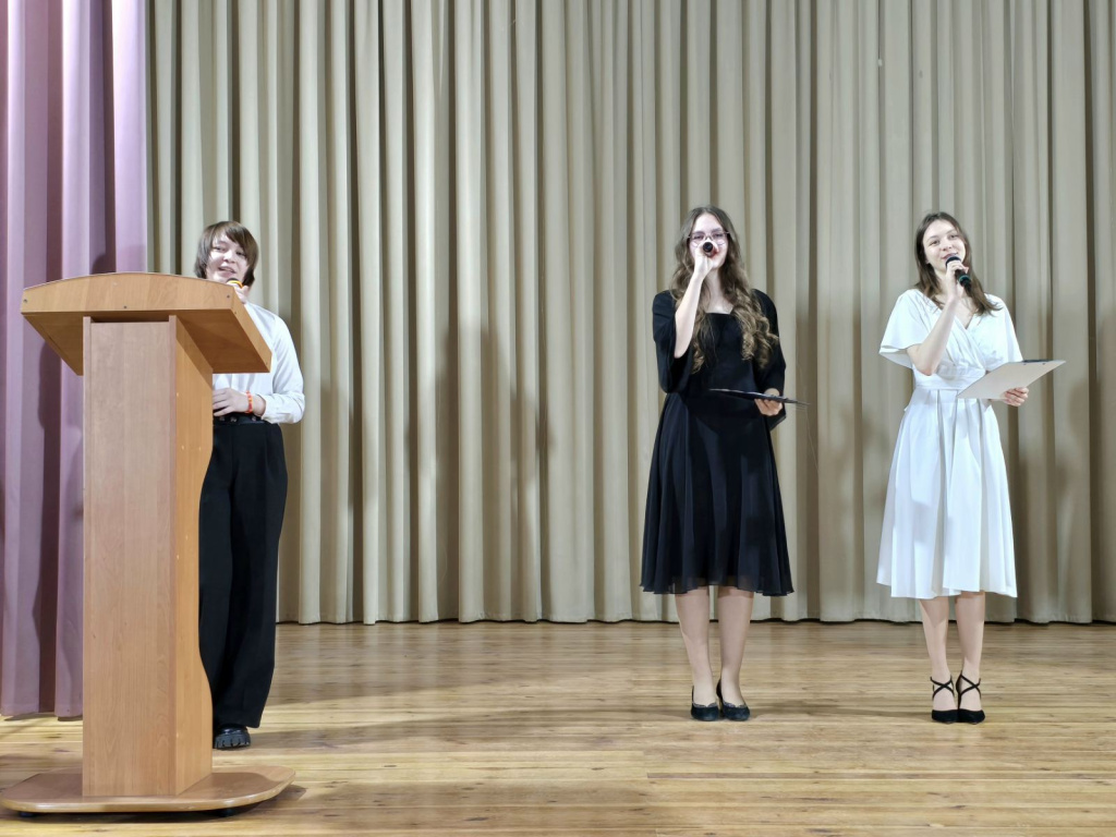 10.11.2025, Новополоцкий политехнический колледж, ведущие мероприятия.jpg