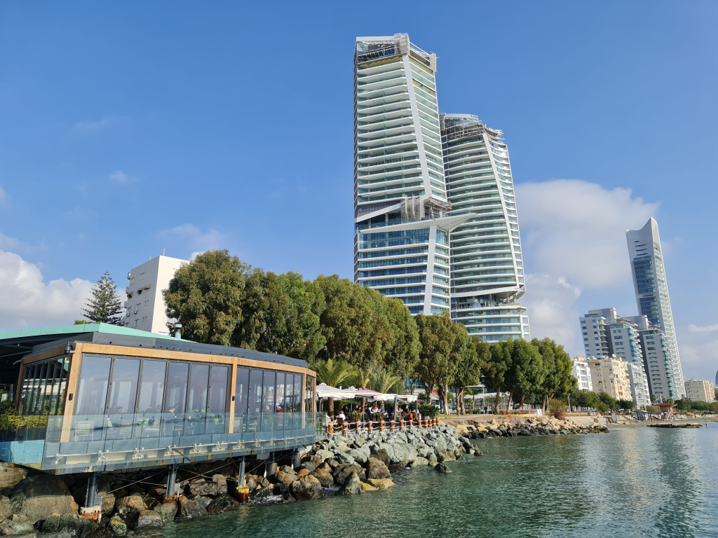 Фото: Στέφανος Νικολάου / commons.wikimedia.org (CC-BY-SA-4.0)###https://commons.wikimedia.org/wiki/File:Skyscrapers_in_Limassol.jpg