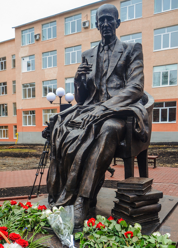 Памятник М. М. Бахтину в Саранске. Фото: wikipedia.org