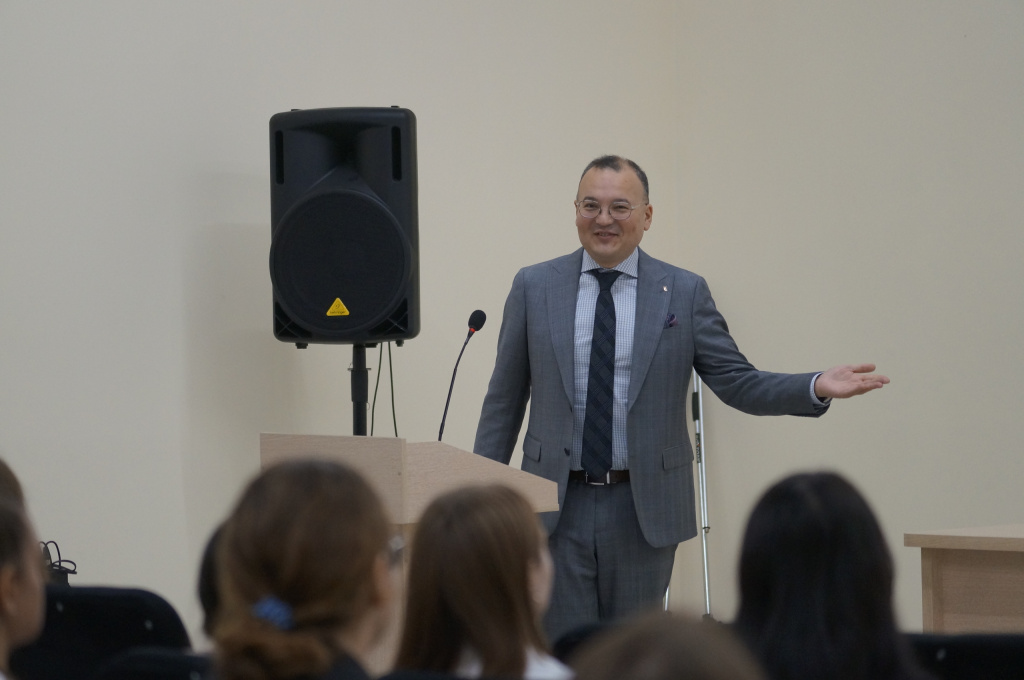 Евгений Виданов. Фото: Новый Омск###https://newsomsk.ru/news/158067-ketchup_mayonez_znayu_a_chto_takoe_itemitem__kak_i/